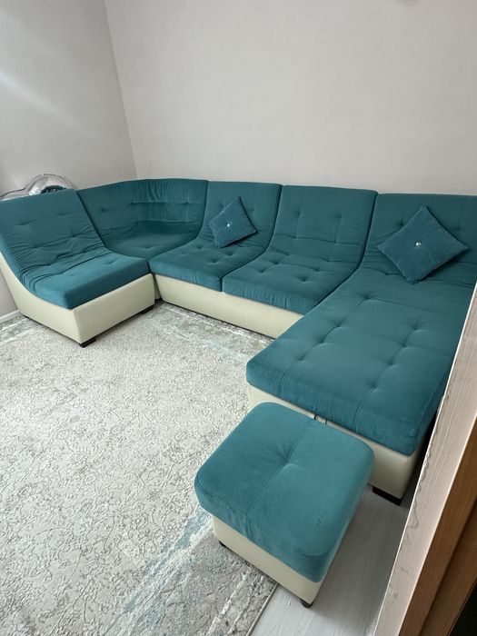 Продам Большой угловой диван + пуф