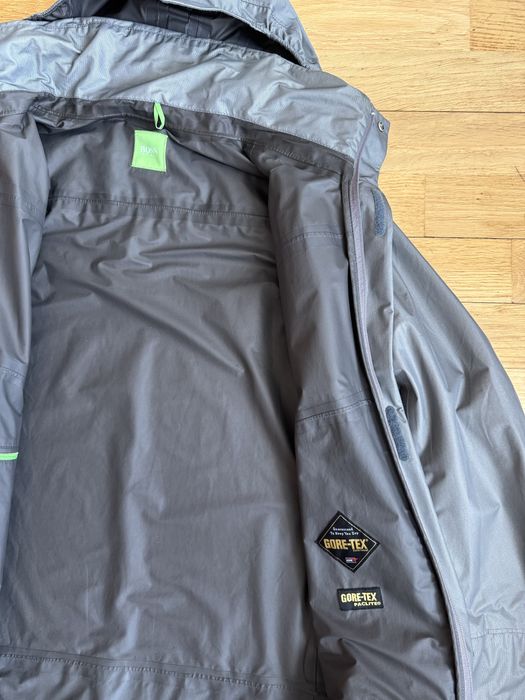 Нов Boss Винтидж Gortex   Добро състояние Размери M-L Цена 100