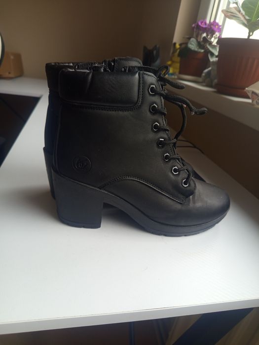 Дамски черни боти