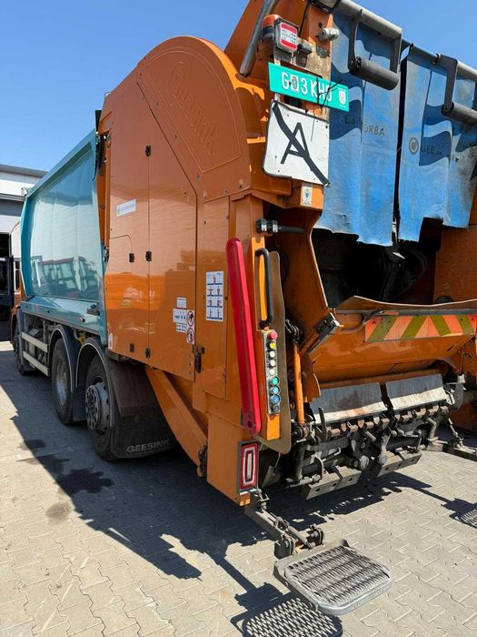 Autoutilitară Gunoieră MERCEDES BENZ ECONIC EURO 5 EEV