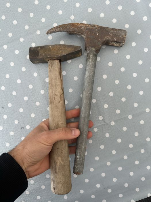 2 ciocane, maner lemn/fier. 25lei bucata