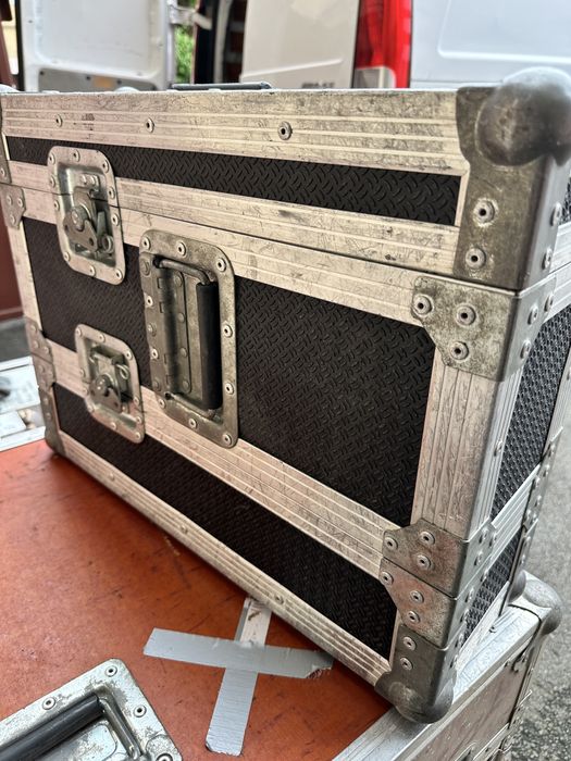 Vand distribuitor curent