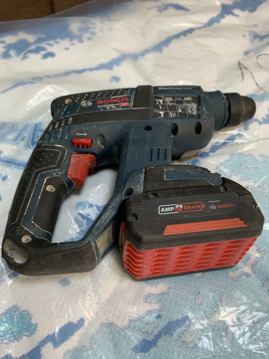Bormasina cu percutie Bosch GBH18 V-EC
