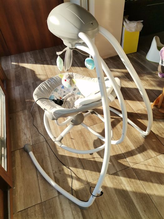 Продавам Електрическа бебешка люлка Cangaroo Woodsy