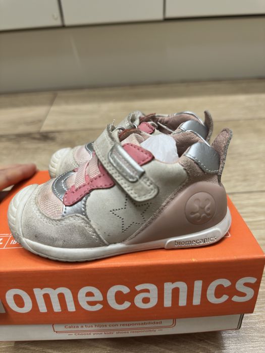 Продам детскую обувь