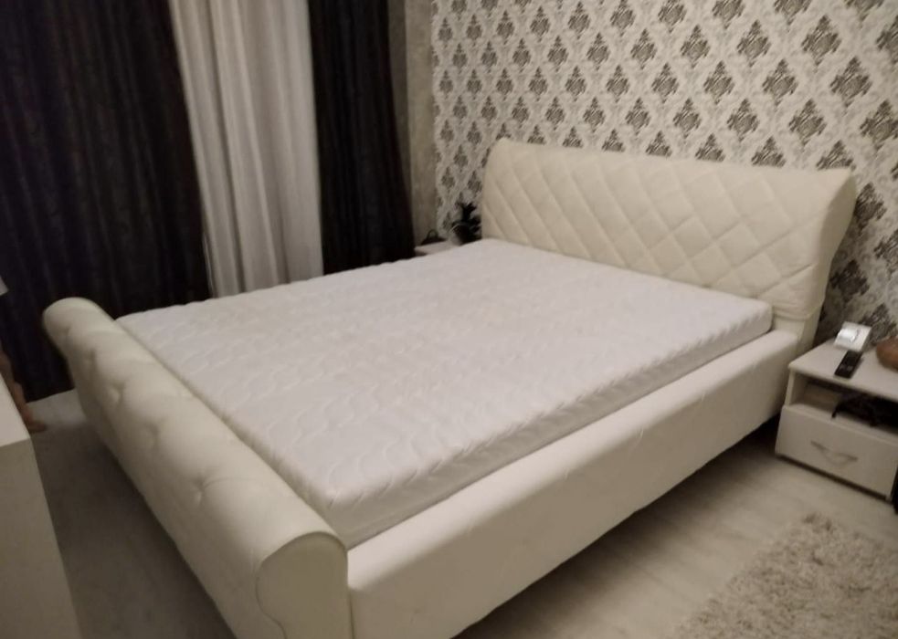 Pat alb imitație piele cadru 160/200