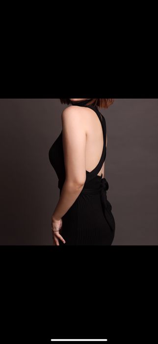 Продаю элегантное черное платье