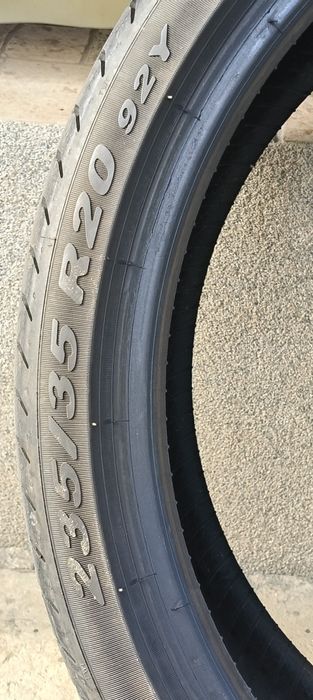 ANVELOPĂ ca nouă ,,Pirelli" 235/35/R20