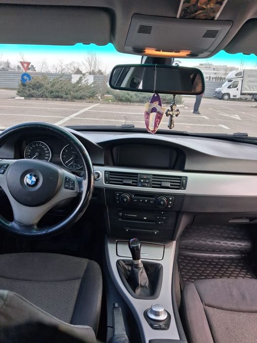 Vând bmw e90 2006 2.0 benzina mașina intrtinuta
