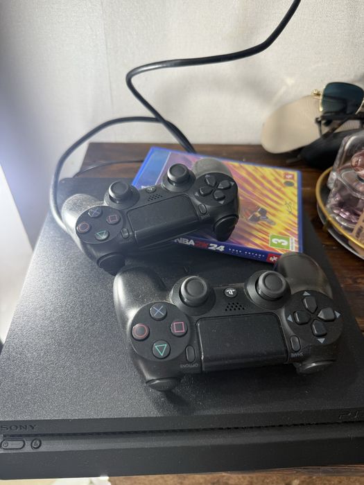 Продаю PS4 на 1трб памяти