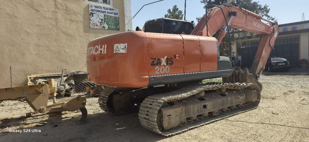 Ekskovator HITACHI