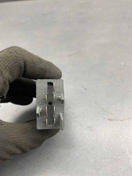 Buton avarie AJ0 953 235 C Volkswagen VW Golf 1998 1.4 MT (75 hp)