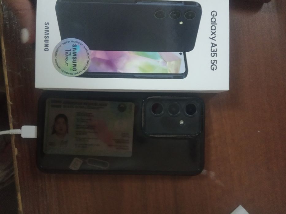 Самсунг А35  память 8/128 гб