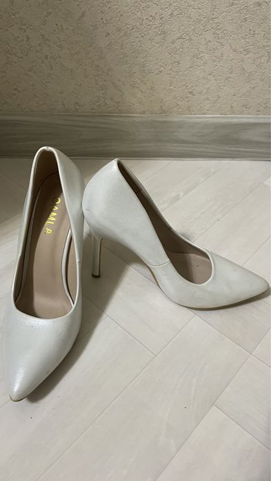 Платья нарядные , обувь