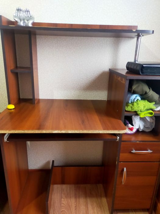 Продам компьютерный стол