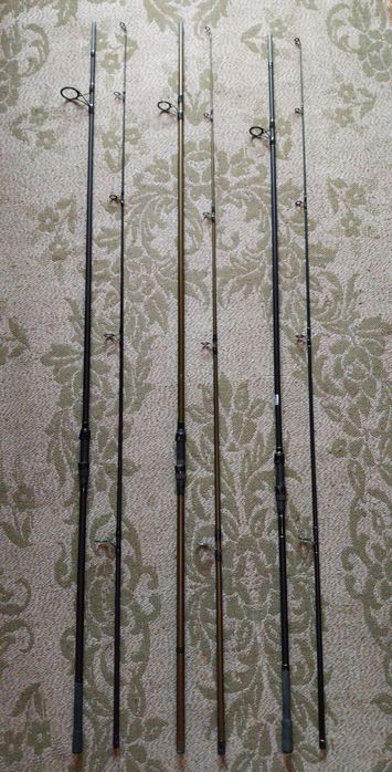 Set complet de pescuit la crap , 3 lansete + 2 transoane