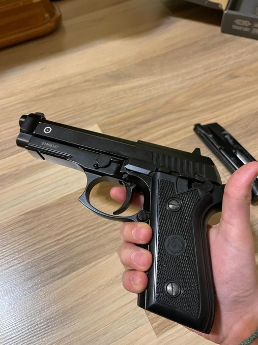 URGENT Vand pistol cybergun pt 99, 92