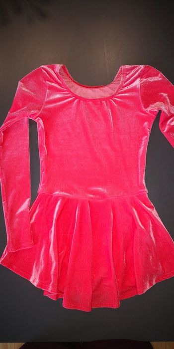 Рокля за фигурно пързаляне