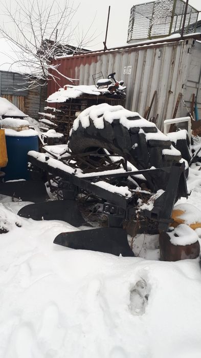 Продам плуг     .