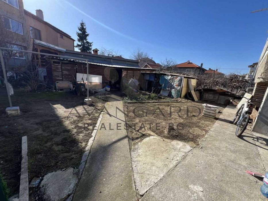 оф.22062 Етаж от къща + сутерен / Прослав