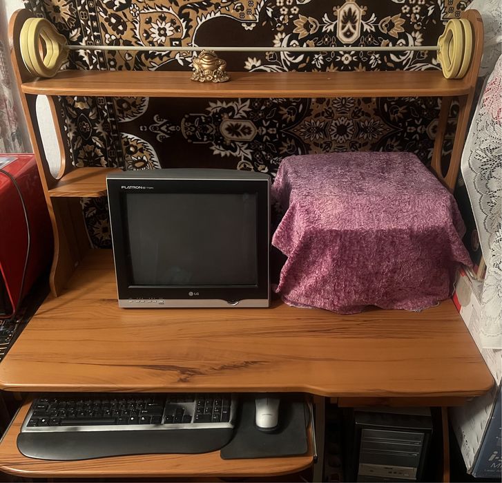 Продам стол для компьютера