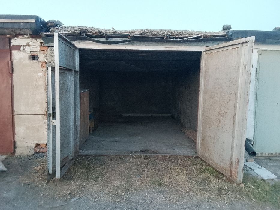Гараж за 20 домом