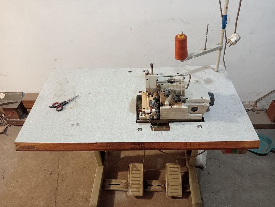 Швейный сторон Оверлок