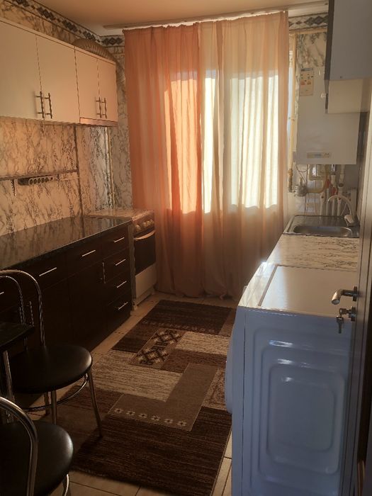 Închiriez apartament 3 camere