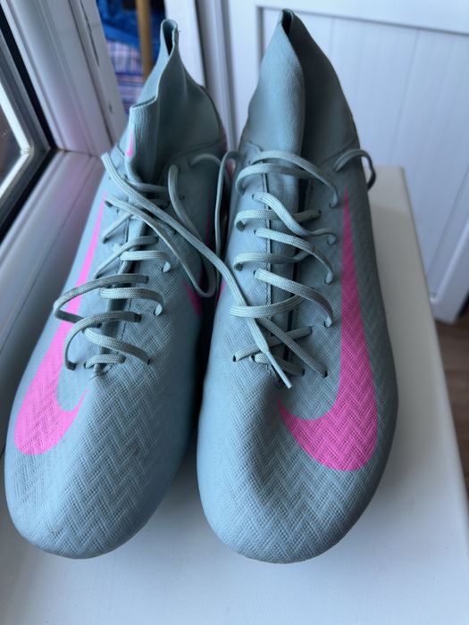 Продам бутсы новые