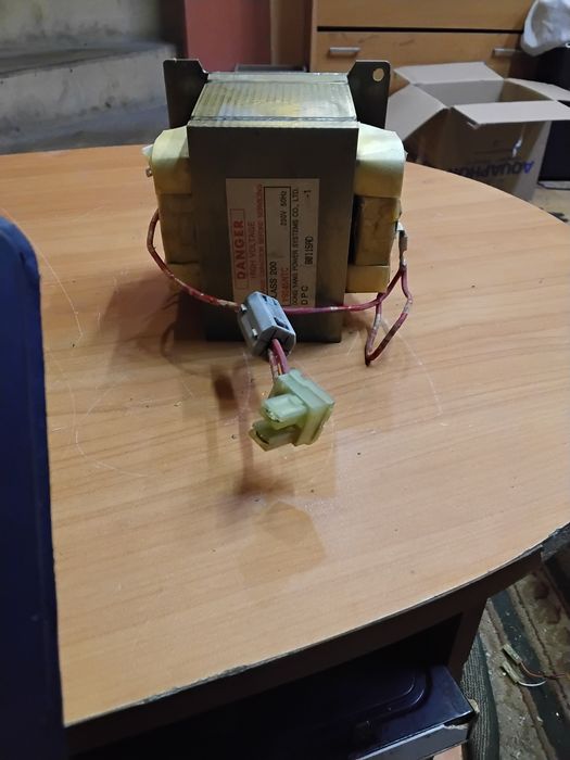 Высоковольный трансформатор