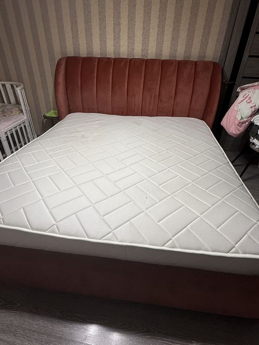 Продам кровать с матрасом