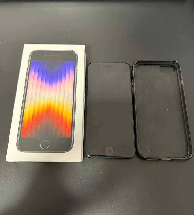 iPhone SE 3 (2022) - Midnight, 64GB - като нов - 81% батерия