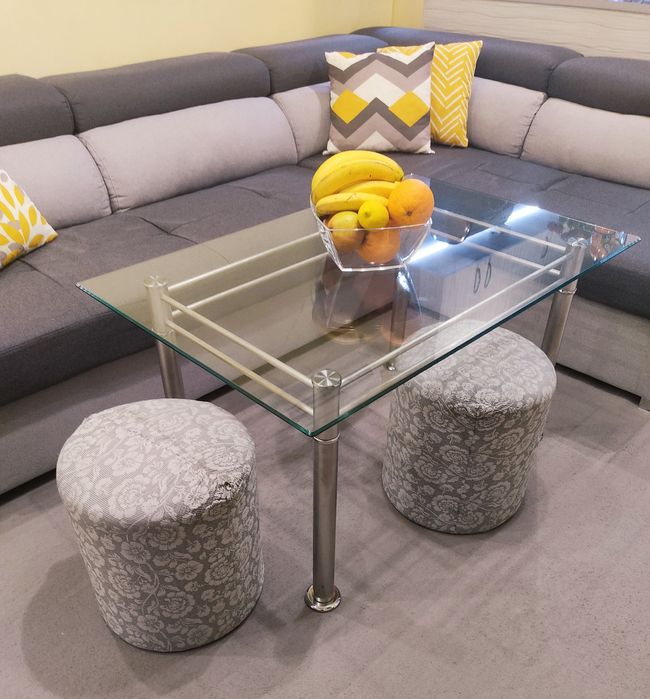 Маса и табуретки