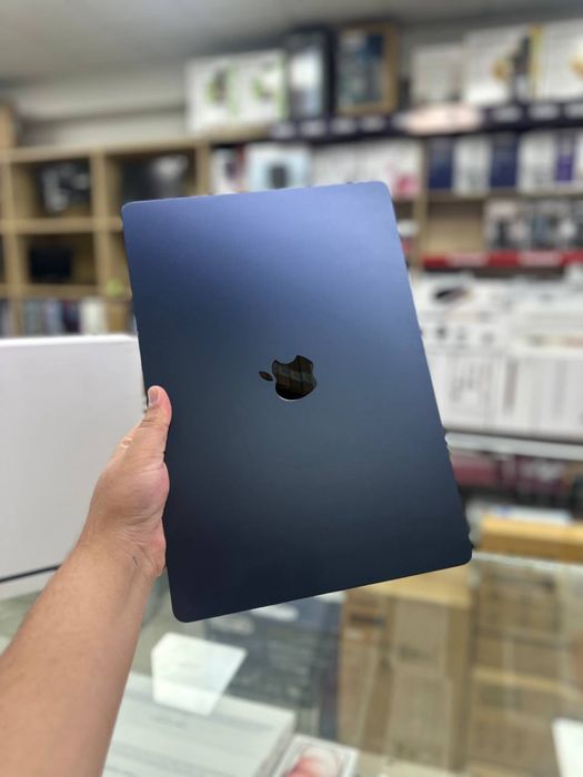 MacBook air 15 M3 8/512 б/у идеал