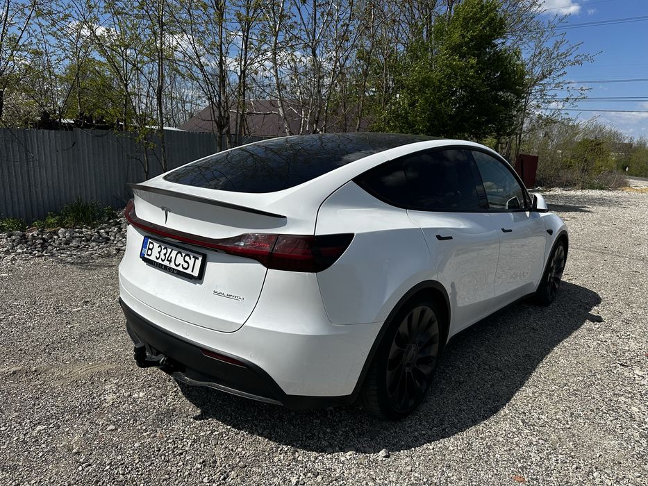 Tesla model Y performance 2022
