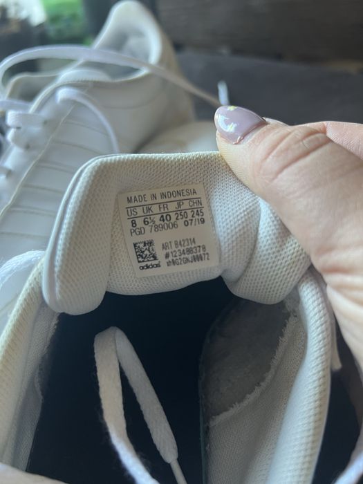 Дамски спортни обувки