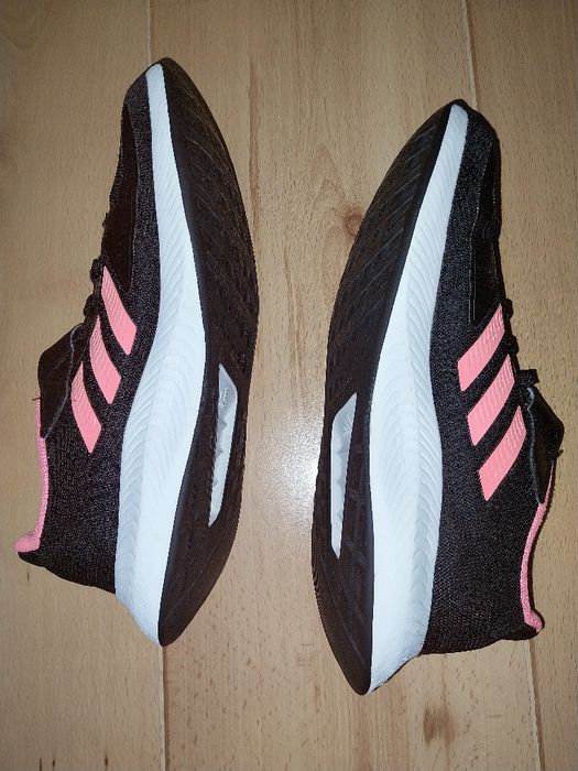 Маратонки Adidas н.38, 23.5 см