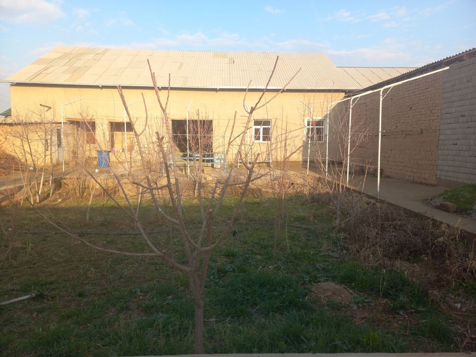 Мирмиронда ховли сотилади 6 сотих, 6 хона, газ, свет, сув. 45 000 &&