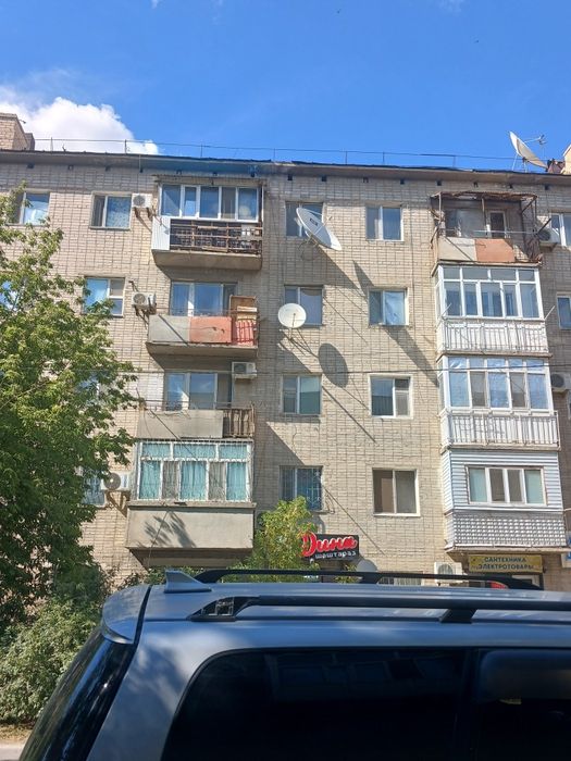Продаеться 3 ком. Кв. 4 этаж середина