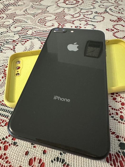 Iphone 8 plus + като нов