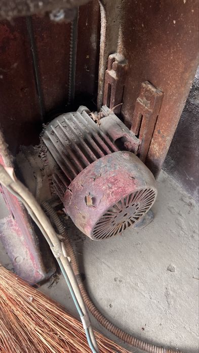 Токарный станок токарь