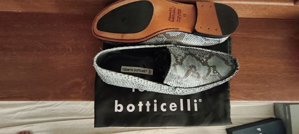 Brendviy oyoq kiyim bor yangi made in Italy