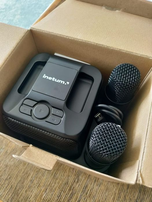 блутут колонка с опция караоке с 2 микрофона