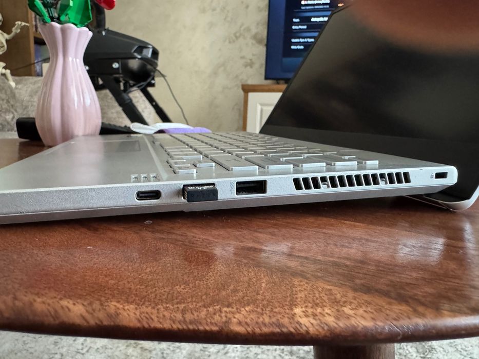 Asus ROG Zephyrus; 16GB RAM, Ryzen 7 5800HS, RTX 3050