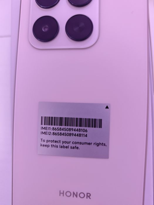 Продавам чисто нов телефон