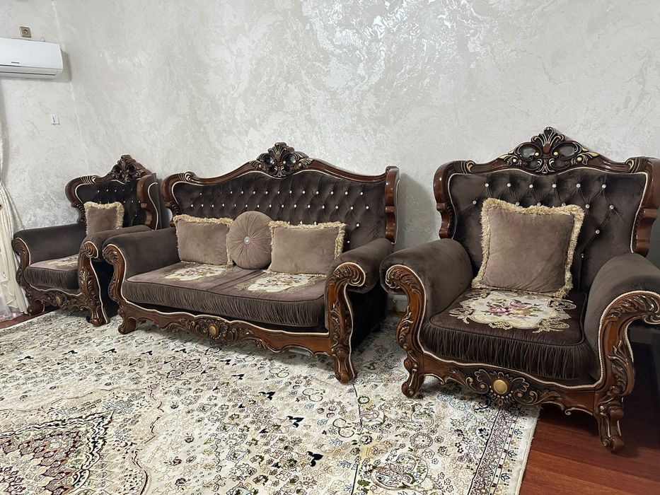 Продам Диван с креслом