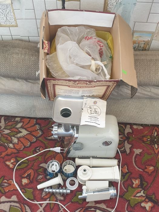 Продам электромясорубку