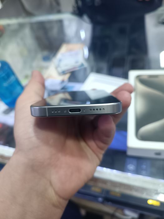 Iphone 15 pro 128gb org ekran qoʻyilgan ozgina palasa bor