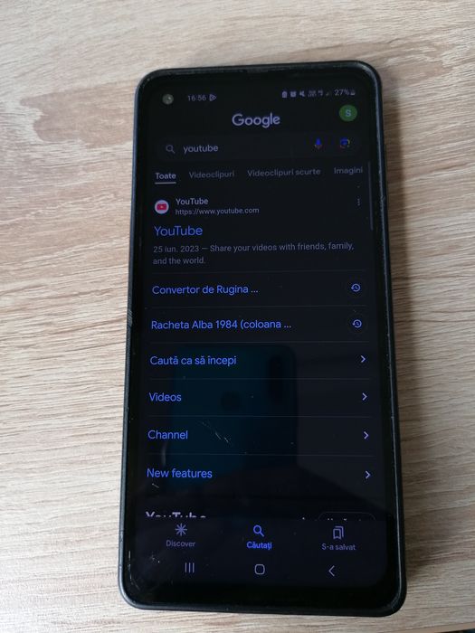 Telefon rezistent la apa si socuri