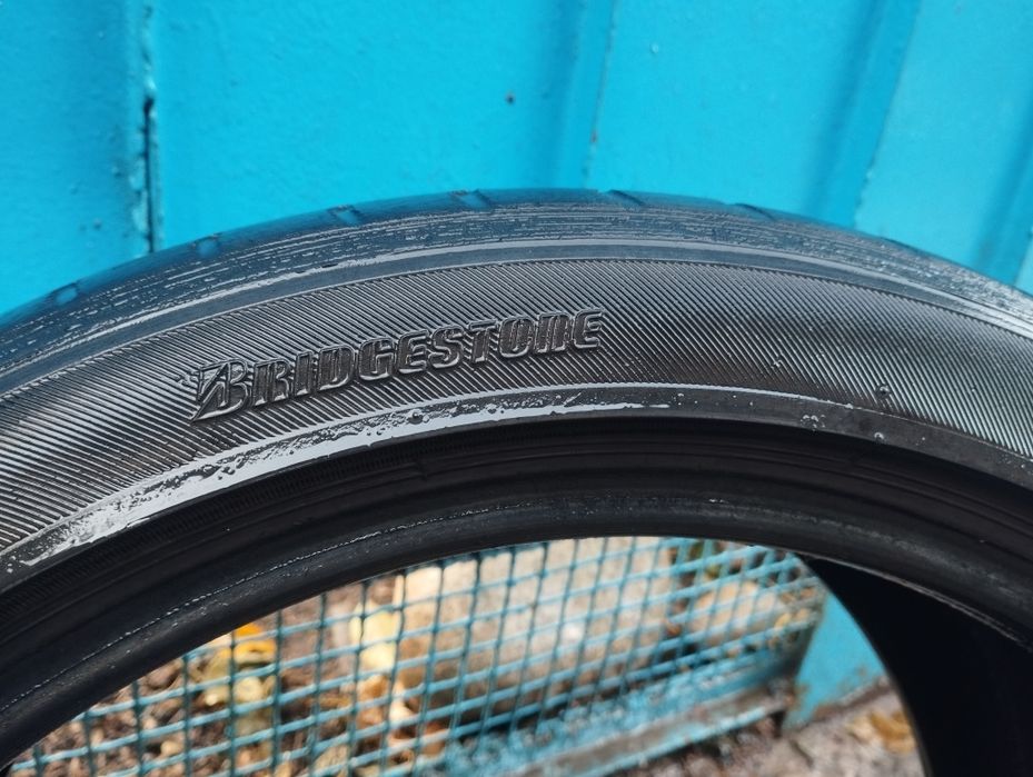 Продам шины 235/40/17